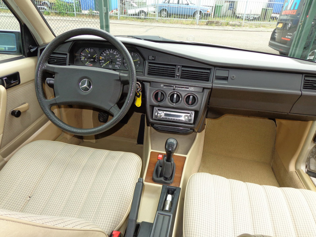 54328807-10.jpg