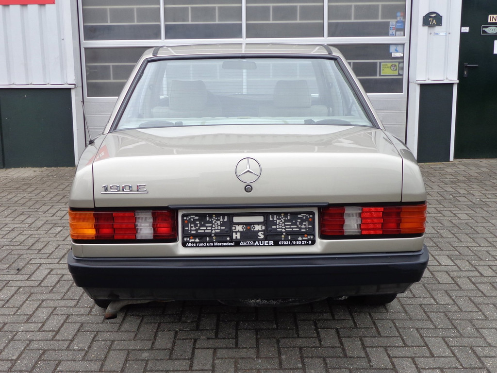 54328807-16.jpg
